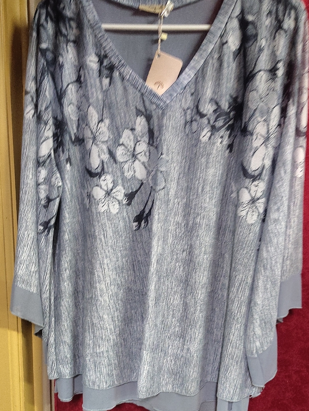 Blue Floral V-Neck Tunic Top with Layered Hem